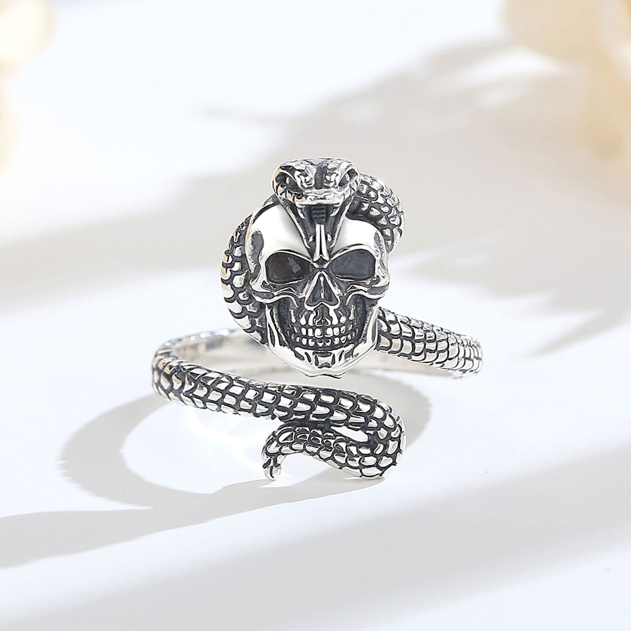 Bague ajustable Eudora en arge - Gothic Skull Ring avis et prix